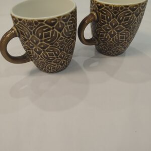 Căni din ceramică – design elegant, model reliefat