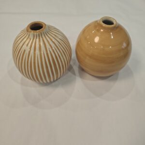 Vazǎ decorativă ceramică – design modern, finisaj lucios